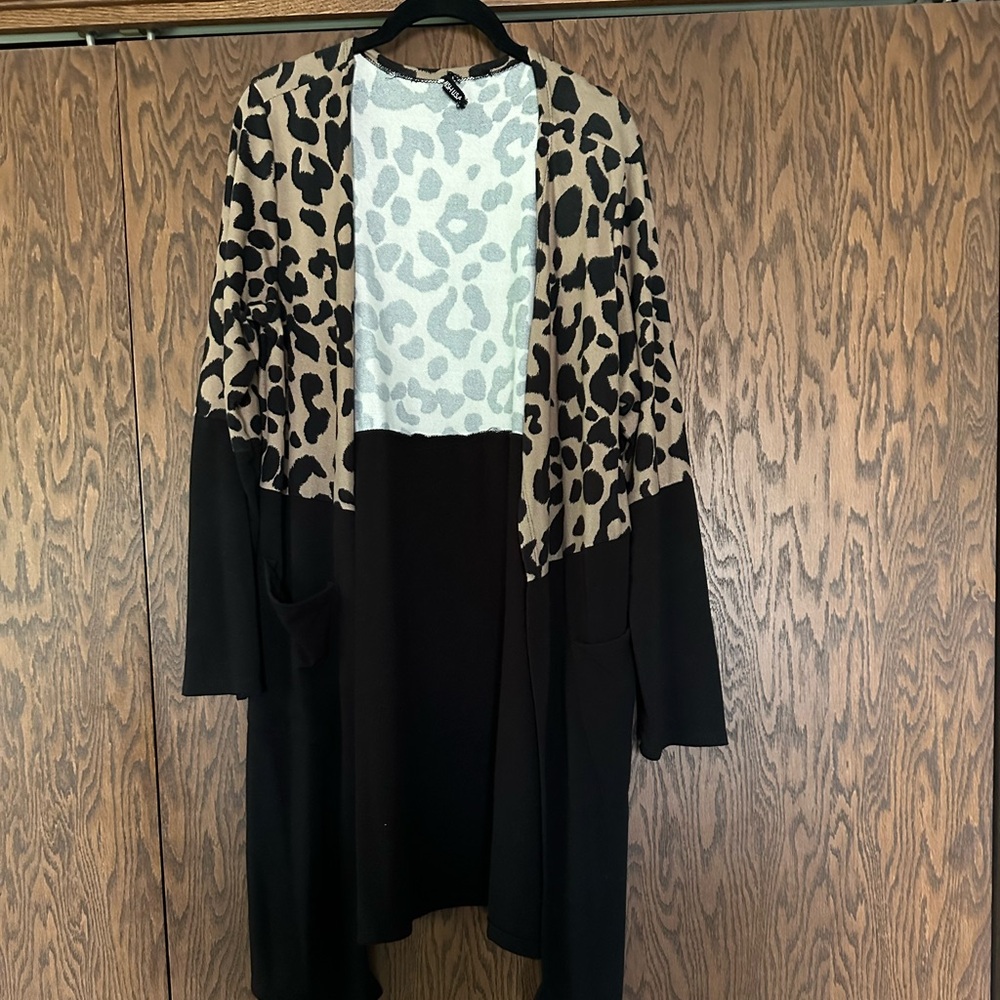 LONG ANIMAL PRINT CARDIGAN. XL